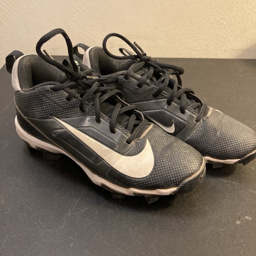 Nike Cleats Alpha Menace 4‎ Shark Youth Size 4Y Black Football Cleats FQ4016-001